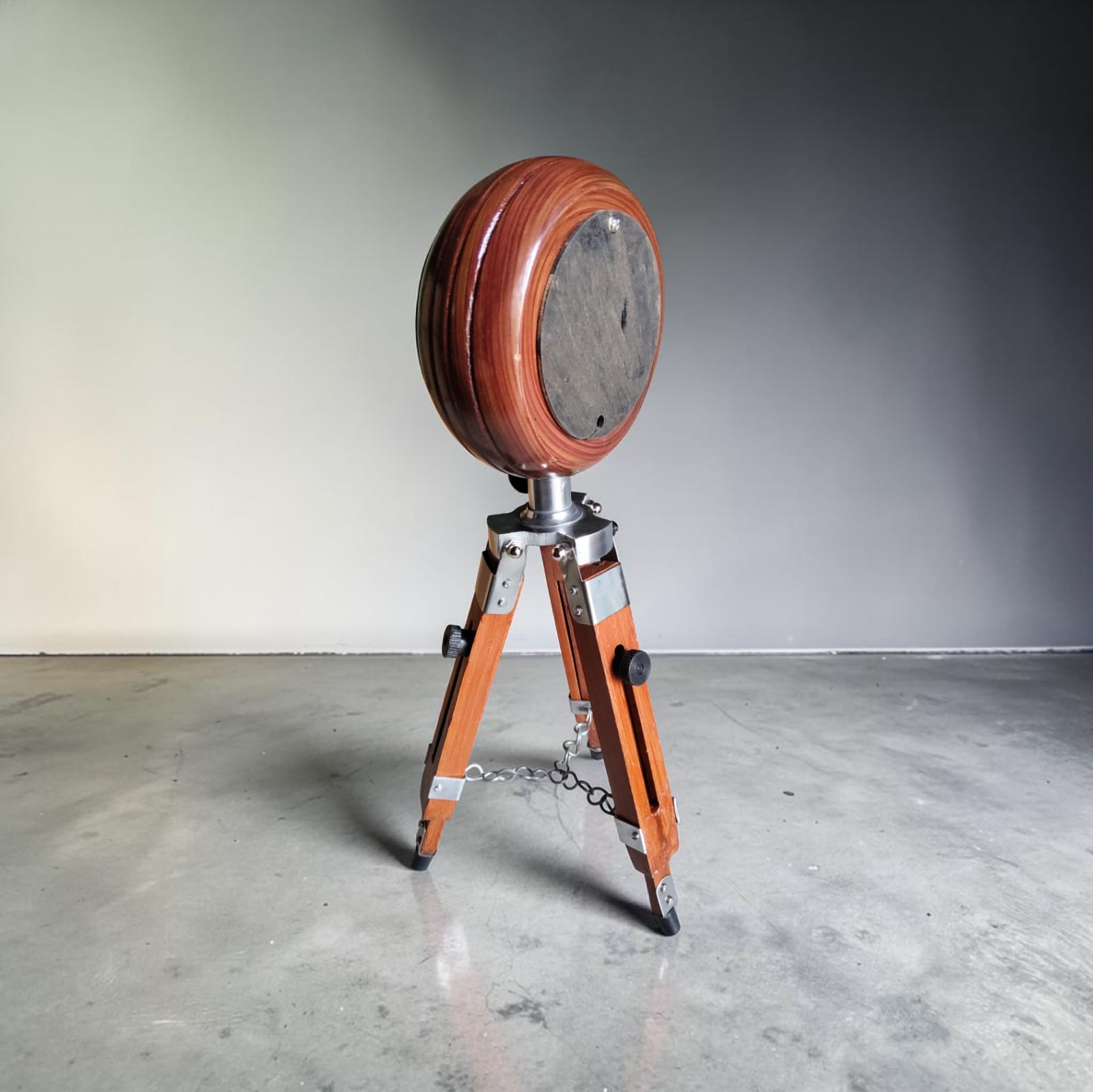 Vintage Wooden Tripod Desk Clock — image 3